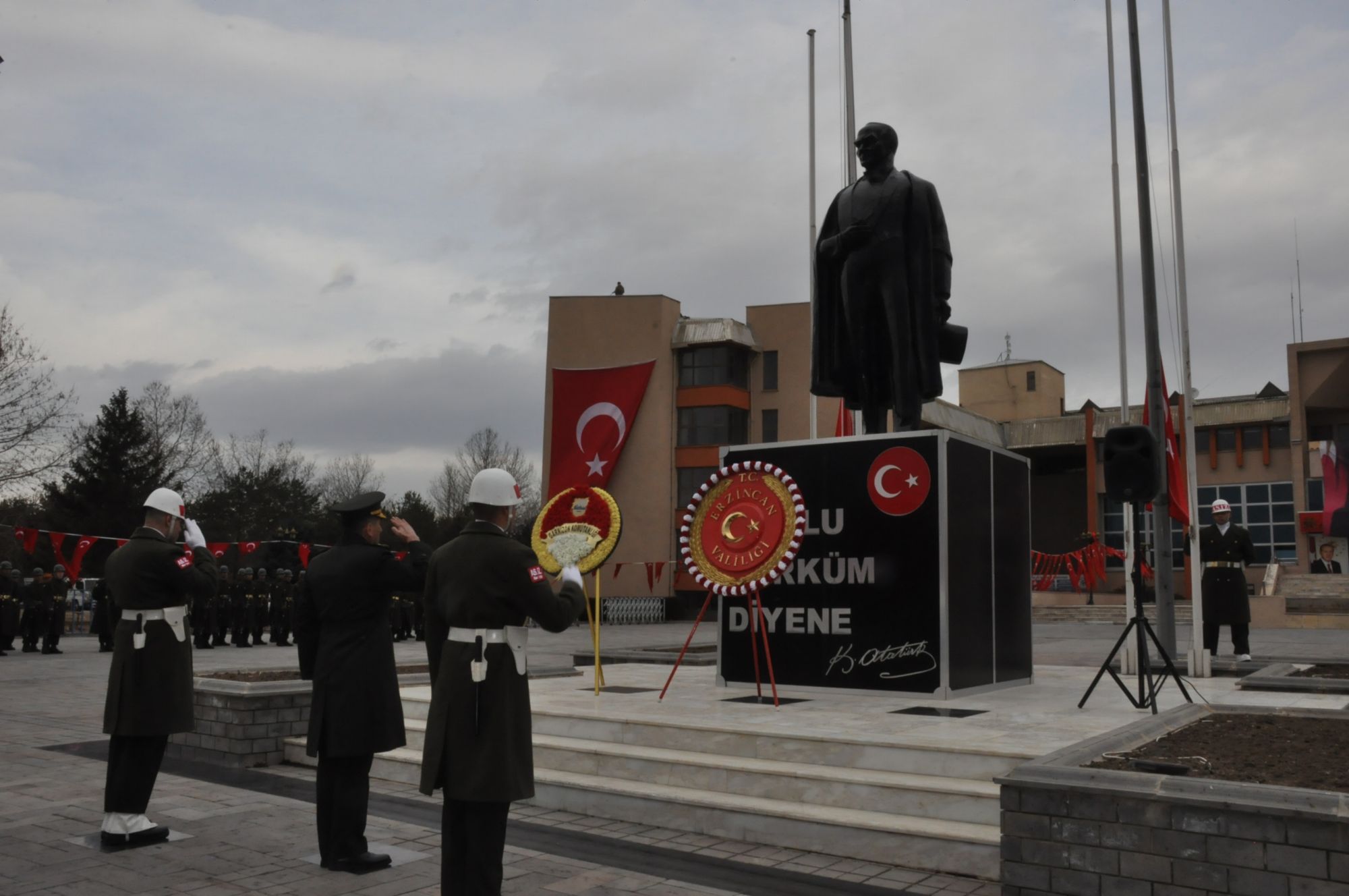 Erzincan’ın Kurtuluşunun 106’ncı Yılında Çelenk Sunma Töreni Yapıldı