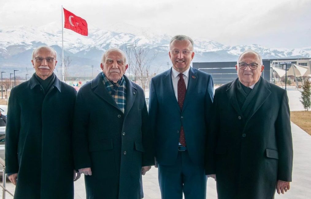 Eski Milli Savunma Bakanı Vecdi Gönül, Eski Sanayi ve Ticaret