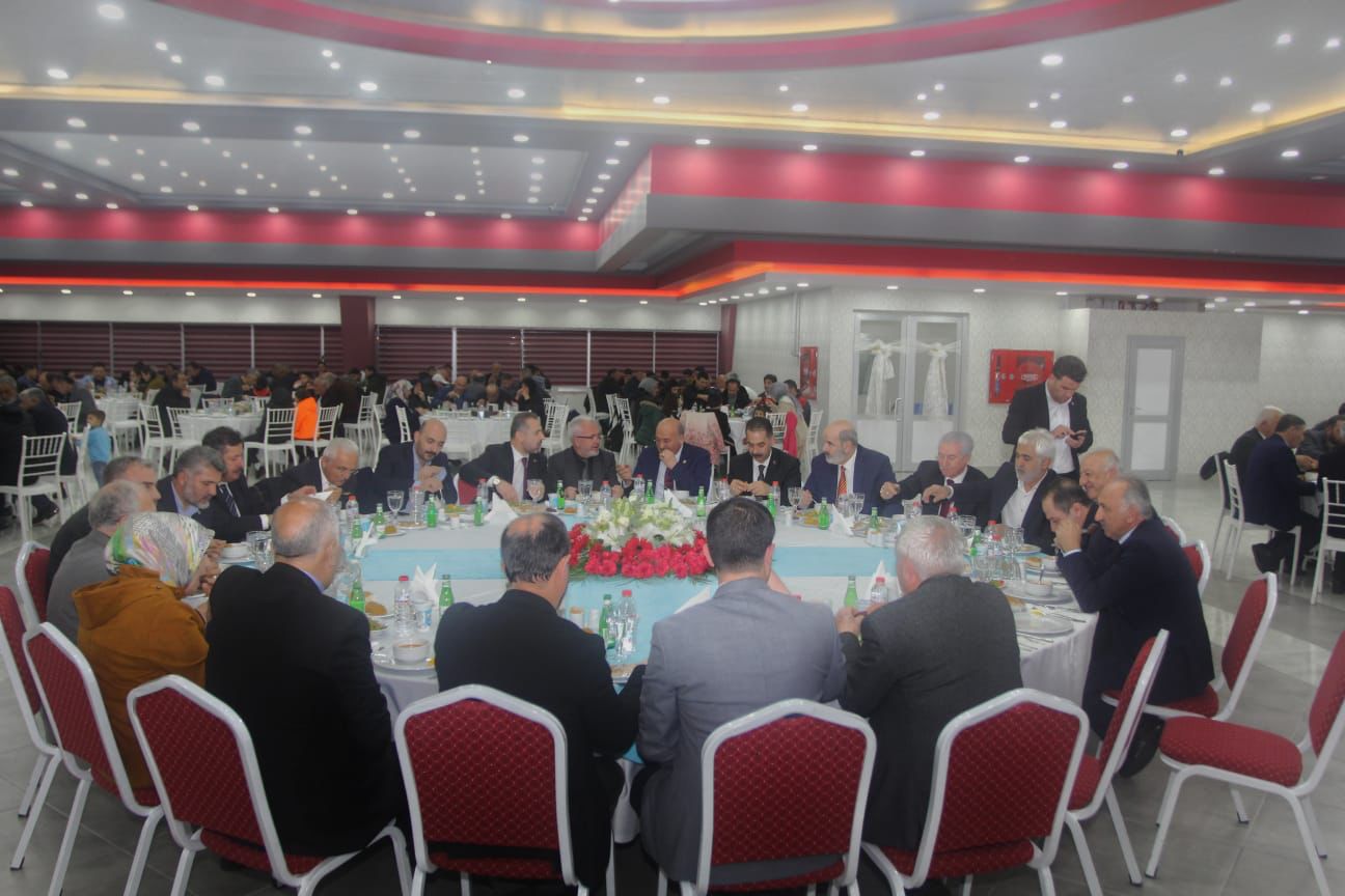 AK Parti teşkilatları iftar’da buluştu