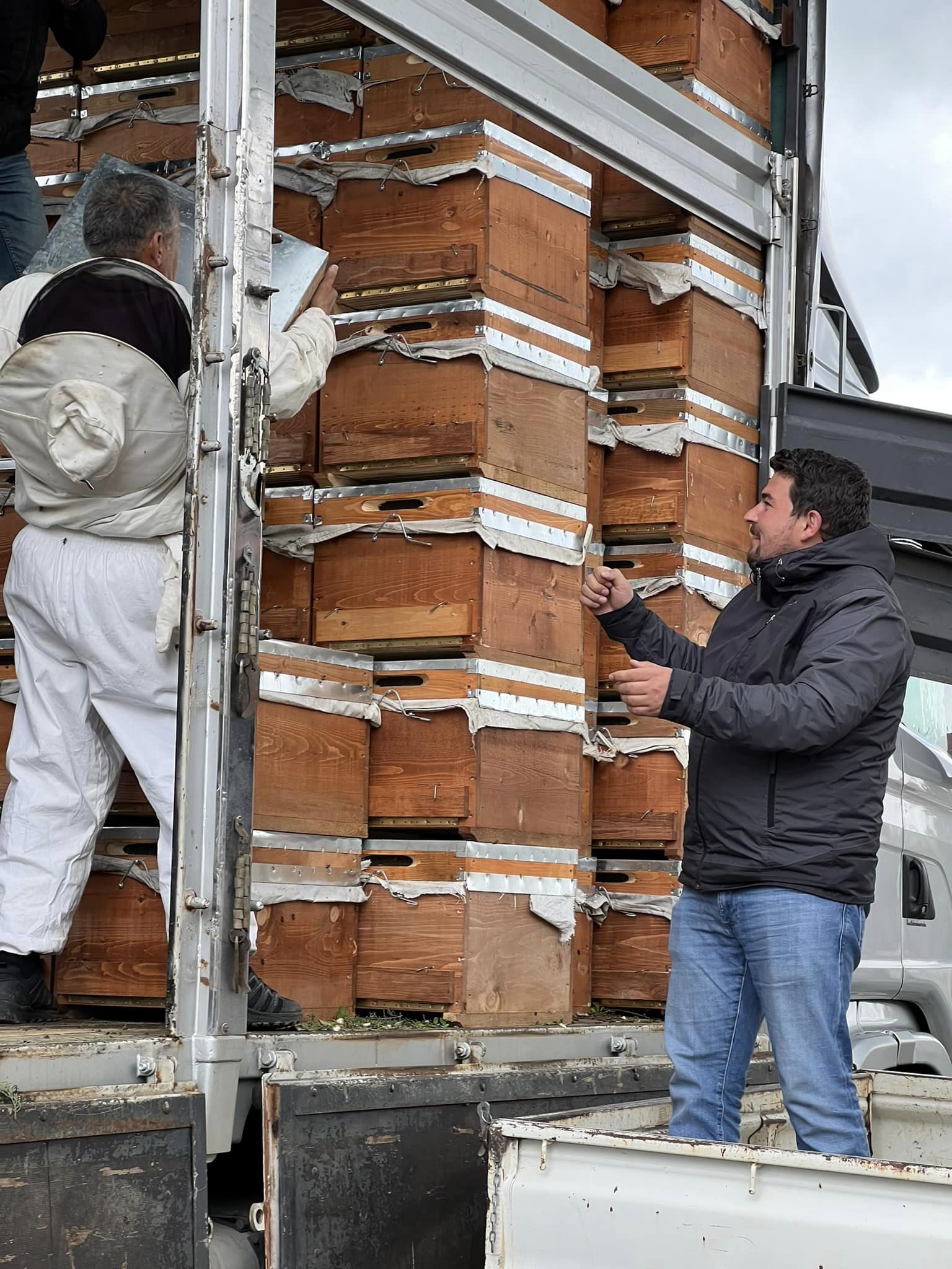 Arıcılara ürünleri teslim edilmeye başlandı