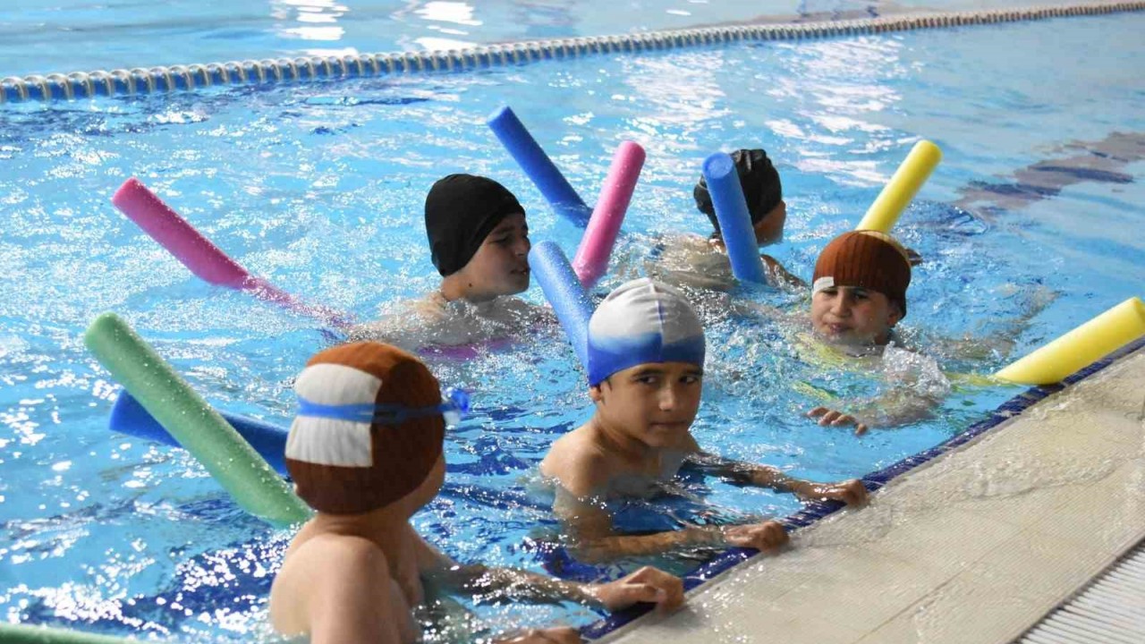 Aziziye’de ücretsiz yüzme kursları başlıyor