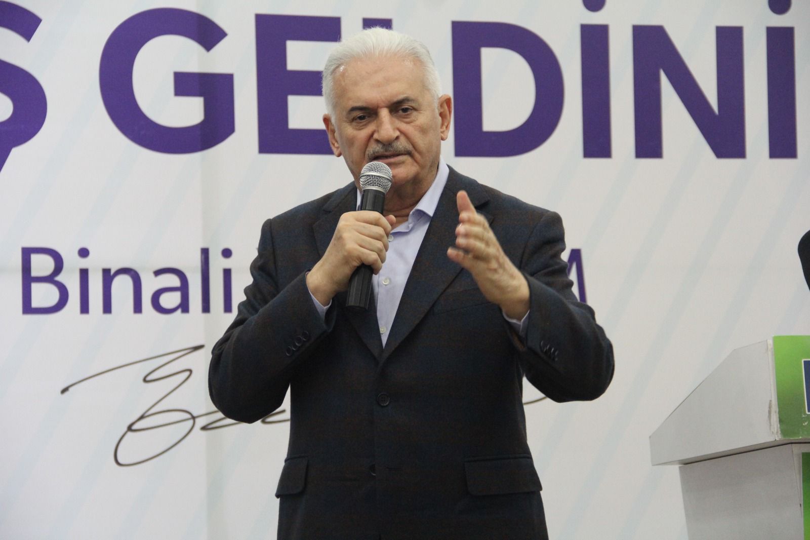Binali Yıldırım, Erzincan’da iftar programına katıldı