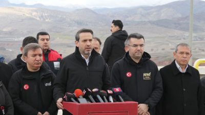 Erzincan'da konuşan Bakan Bayraktar, toprak kaymasının ardından yaşanan sürecin koordinasyonunu