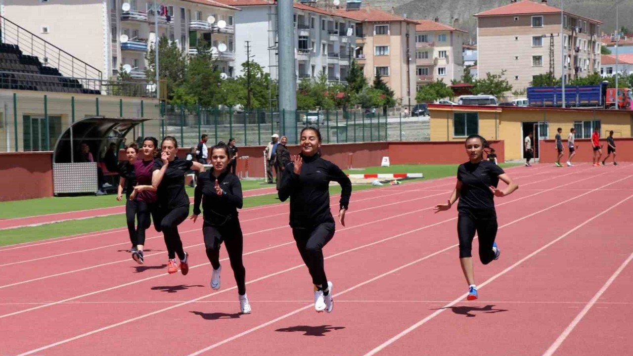 Erzincan atletizm yarışları yapıldı