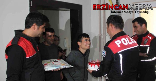 Erzincan polisinden engelli çocuğa doğum günü sürprizi