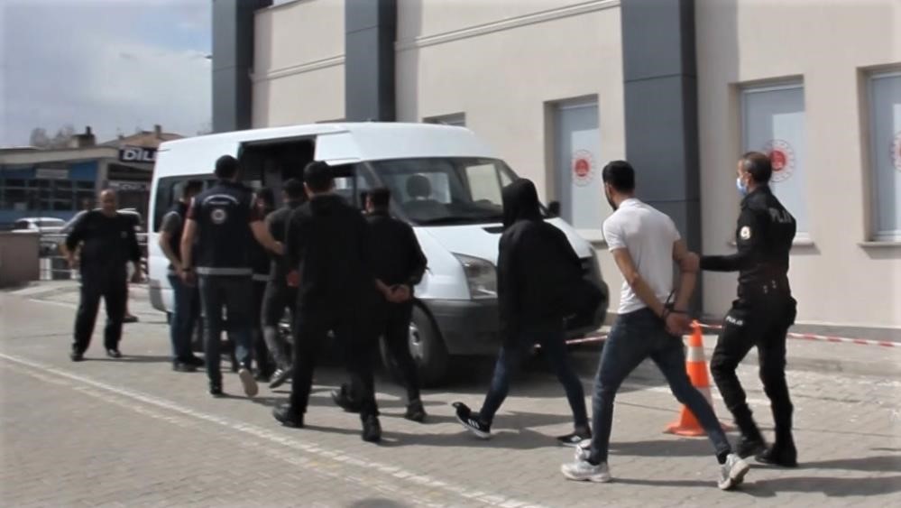 Erzincan’da 35 kişi yakalandı, 8 kişi gözaltına alındı