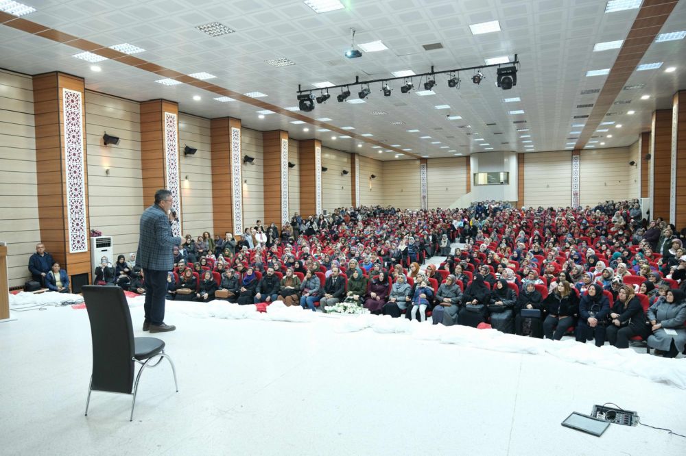 Erzincan’da “Aile İçi İletişim “ konulu konferans verildi