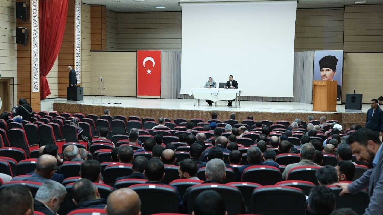 Erzincan’da “En Güvenli Sığınağımız Aile” konulu konferans verildi