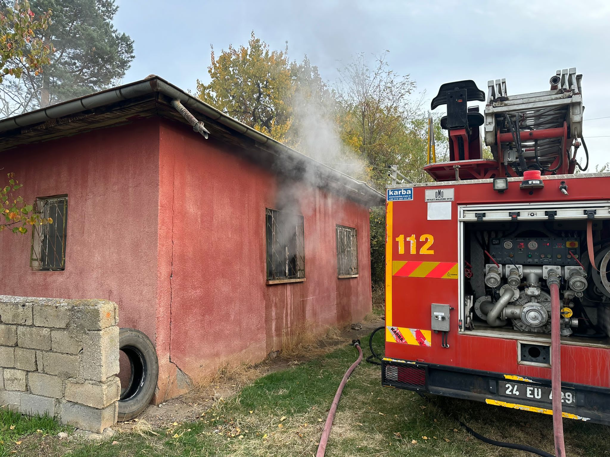 Erzincan’da ev yangını büyümeden söndürüldü