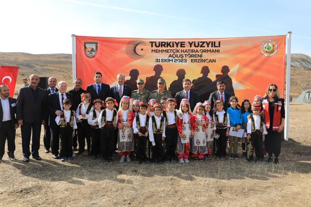 Erzincan’da “Türkiye Yüzyılı Mehmetçik Hatıra Ormanı” fidan dikimi yapıldı