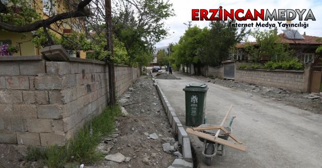 Erzincan’da zamanla bozulan kaldırımlar yenileniyor