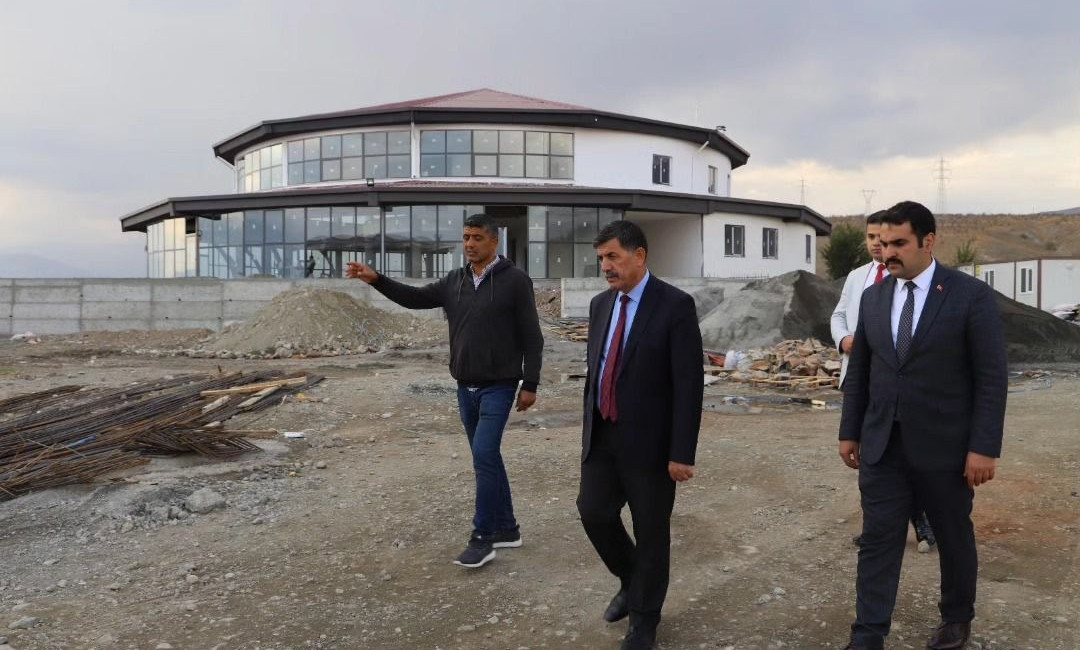 Erzincan Belediye Başkanı  Bekir