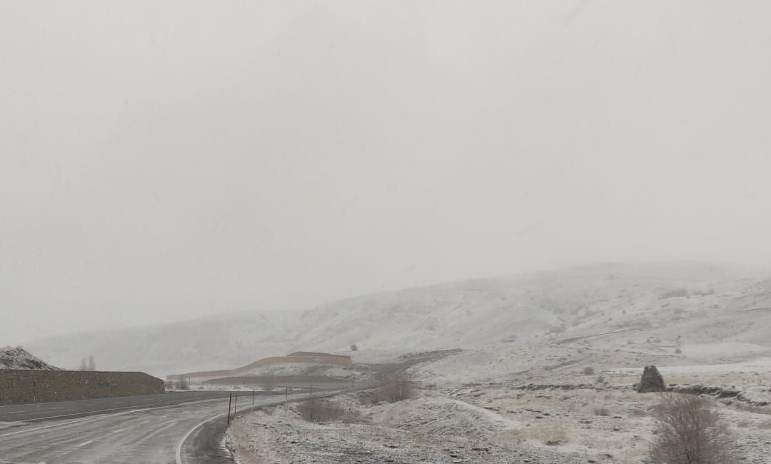 Erzincan’da yüksek kesimlerde kar