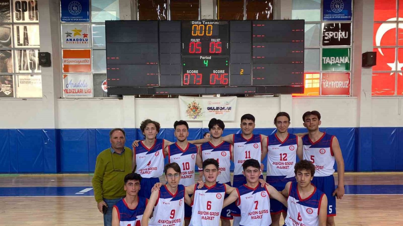 Liselerarası basketbolda Erzincan Lisesi yarı finalde