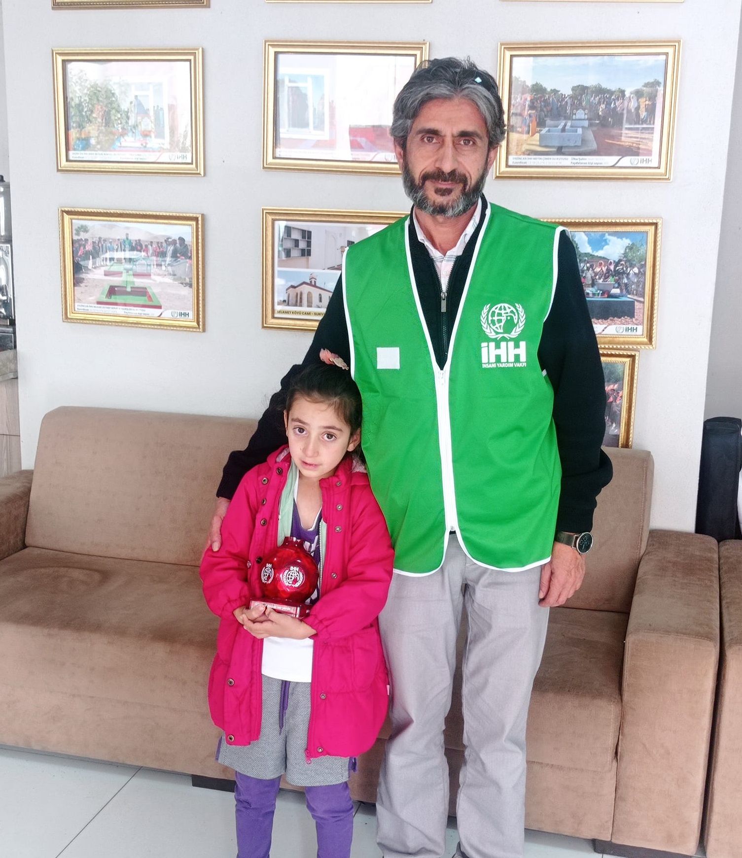 Minik Yürek Harçlığını Gazze’ye Gönderdi