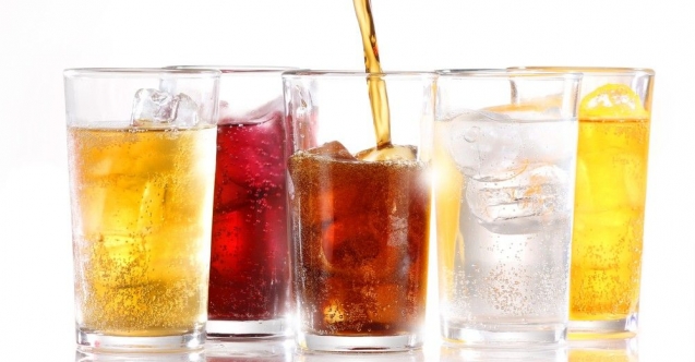 Şekerli içecekleri fazla tüketen genç erkekler, kellik sorunu yaşıyor