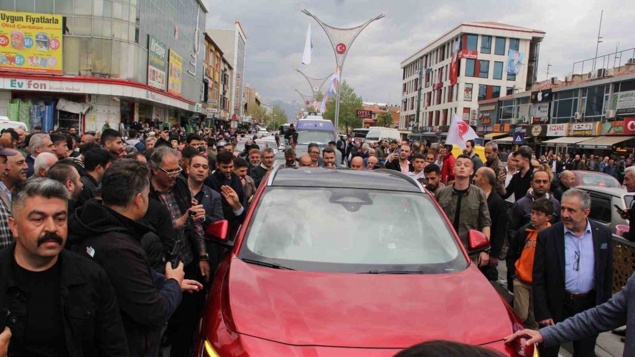 Türkiye’nin yerli otomobili TOGG Erzincan’da yoğun ilgi gördü