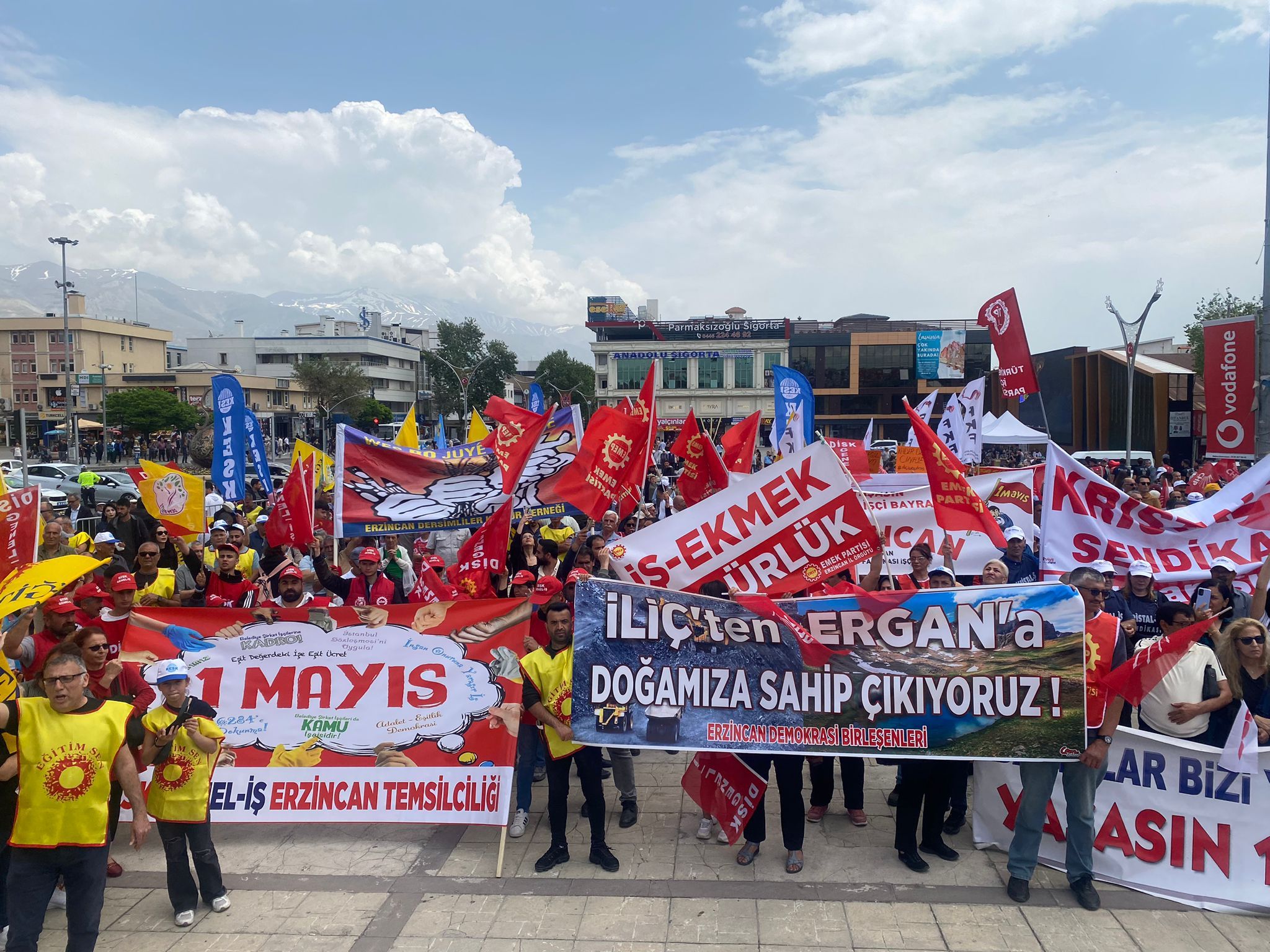 Erzincan’da 1 Mayıs Emek ve Dayanışma Günü Kutlandı