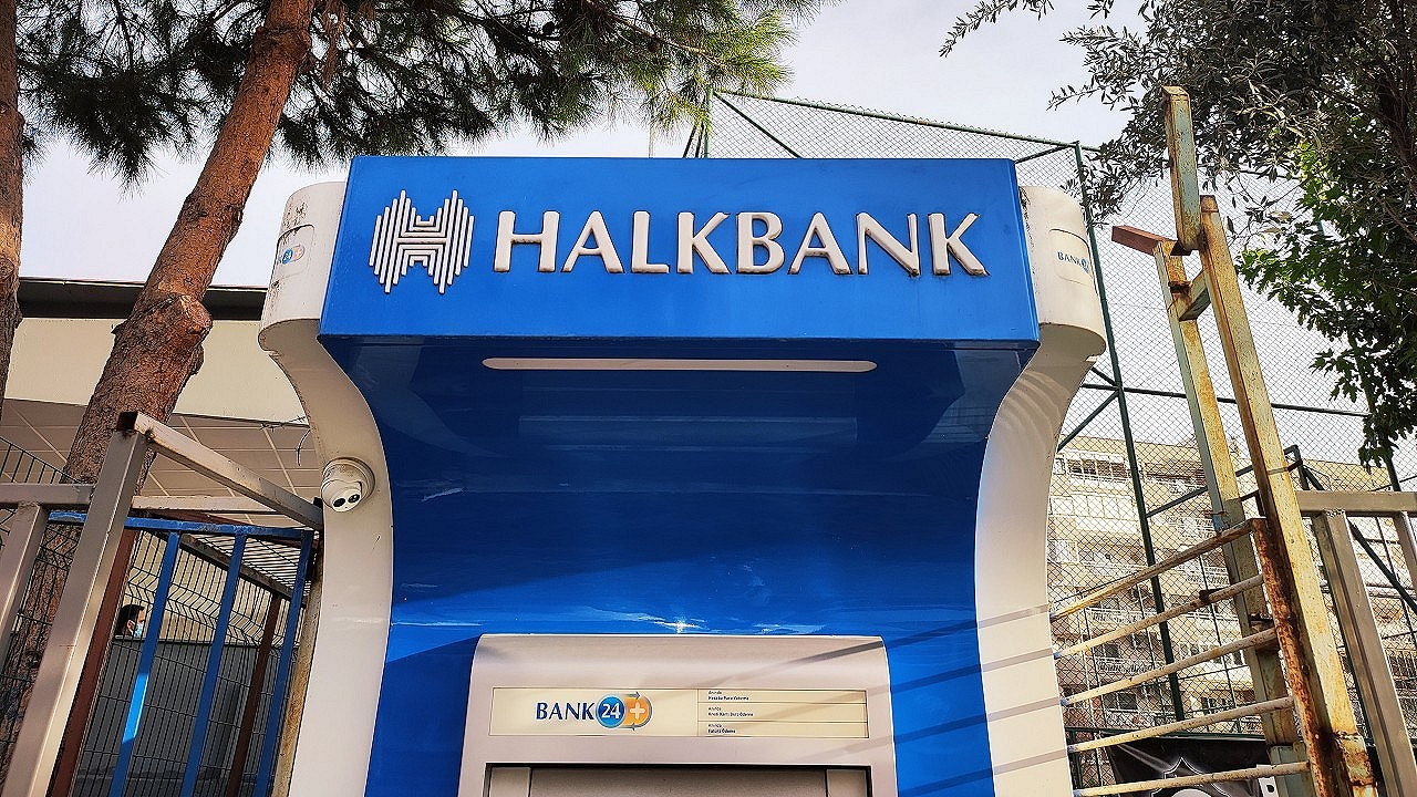 Halkbank, son dönemde yaptığı duyuruyla dikkatleri üzerine çekti: 100.000 TL’ye