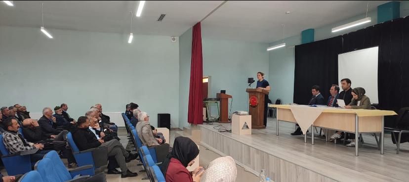 Kemah’ta üreticiye önemli bilgilendirme Kemah'ta çiftçiler ve hayvan yetiştiricileri için mera toplantısı yapıldı. Sürdürülebilirlik