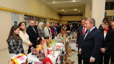 Erzincan Valisi Hamza Aydoğdu, beraberindeki protokol üyeleriyle birlikte "Gelenekten Geleceğe