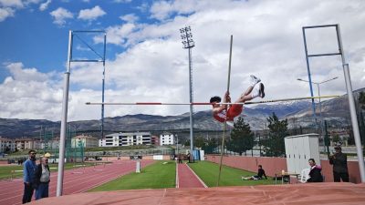 Erzincan, Okul Sporları Atletizm gençler grup müsabakalarına ev sahipliği yaptı.