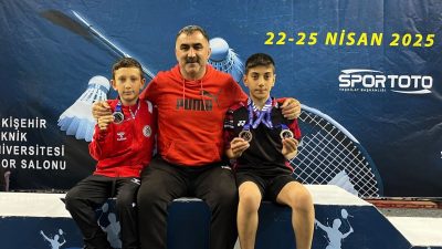 Erzincanlı U11 badmintoncuları Eskişehir'deki Türkiye Şampiyonası'ndan 3 madalya ile döndü.
