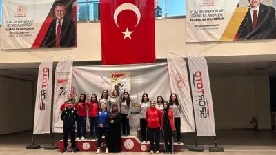 Erzincanlı sporcular, Mersin'de düzenlenen Havalı Silahlar Türkiye Şampiyonasında bireysel ve