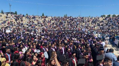 Yalnızbağ Yerleşkesi Amfi Tiyatro alanında gerçekleştirilen mezuniyet törenine EBYÜ Rektörü