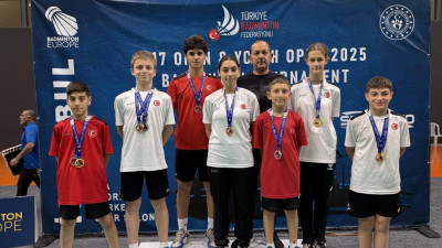 Erzincan Özel İdare Spor Kulübü’nün genç badmintoncuları, İstanbul’daki U17 Open