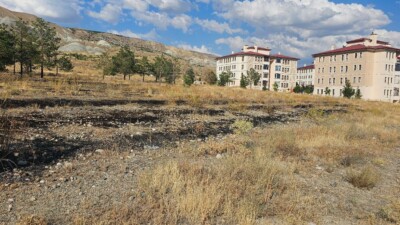 Erzincan’ın Çukurkuyu beldesine bağlı Bulutlu Mahallesi'nde çıkan arazi yangını, itfaiyenin
