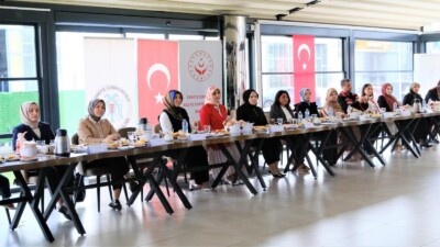 Erzincan'da düzenlenen Koruyucu Aile ve Gönül Elçileri Farkındalık Toplantısı’nda aile