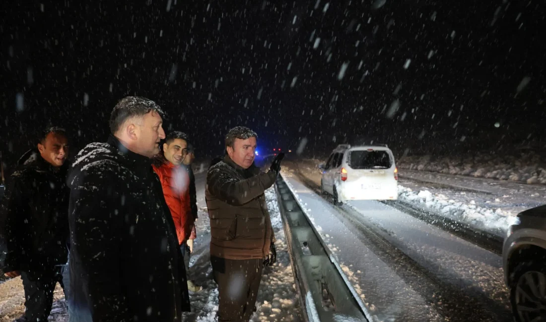 Erzincan-Sivas kara yolundaki Sakaltutan Geçidi kara teslim oldu. Ulaşımın aksadığı