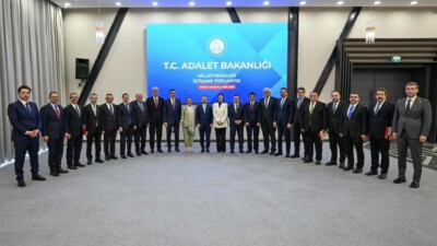 AK Parti Erzincan Milletvekili Süleyman Karaman, milletvekilleriyle birlikte Adalet Bakanı